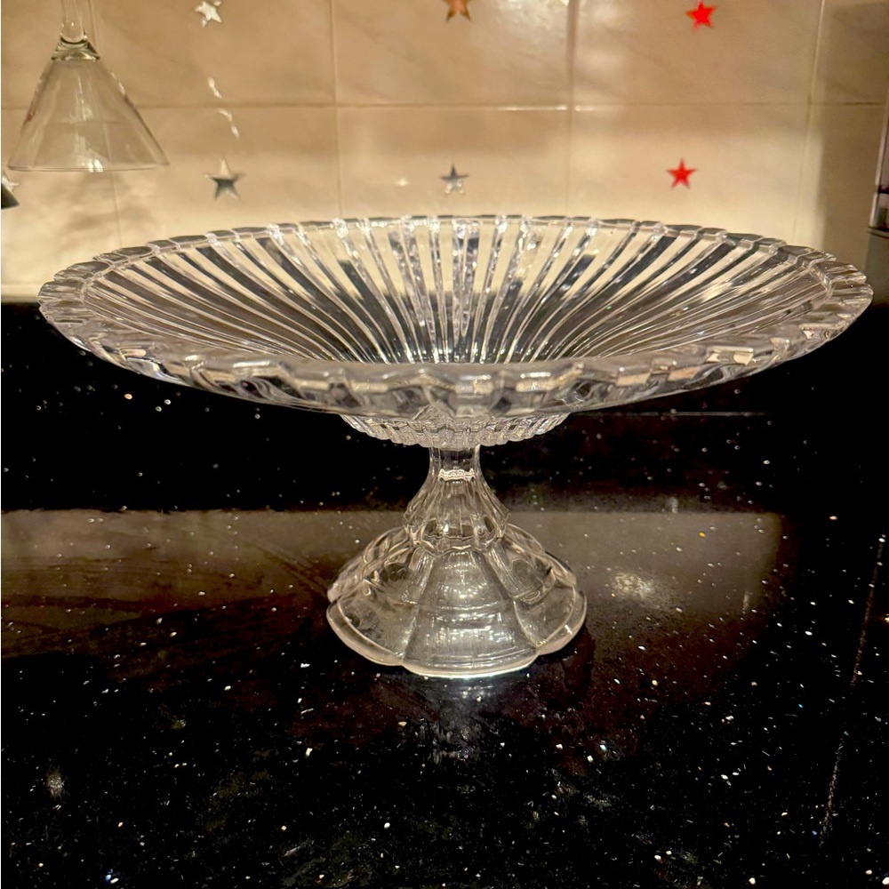 Elegant Crystal Glass Fruit And Dessert Stand